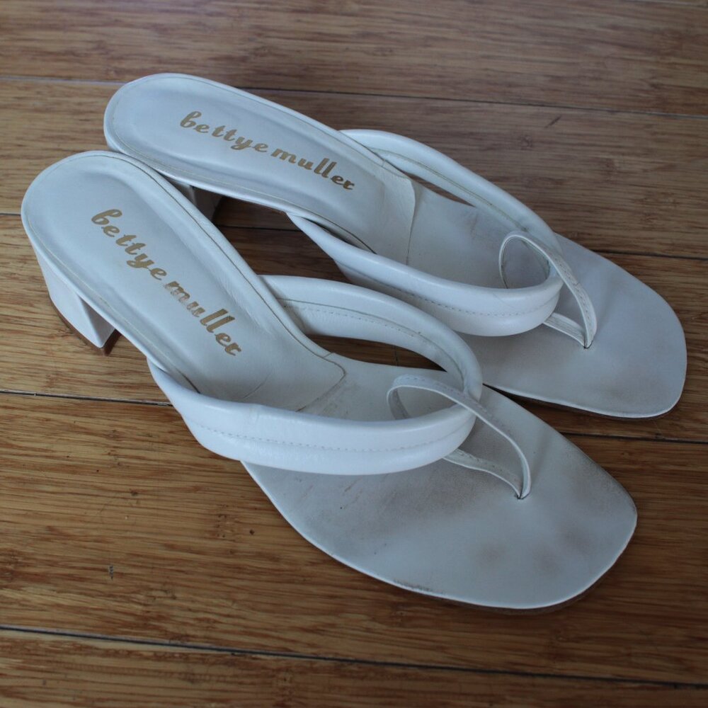 Bettye Muller Size 10 White Leather Sandal Heels View 2